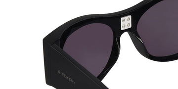 Givenchy® BR006KR03R